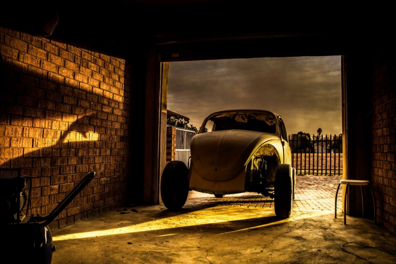 carrosserie-AUVARE-min_car_garage_volkswagen_sunset_vw_beetle-81658